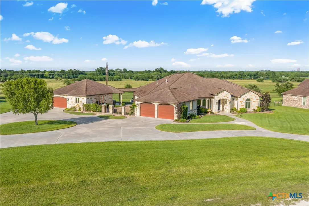 448 Champlain Street, Victoria, TX 77905 - #1