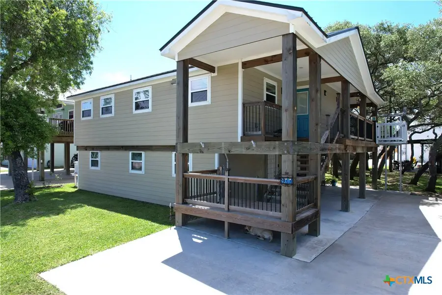 911 W Madison Avenue, Port Oconnor, TX 77982 - #2