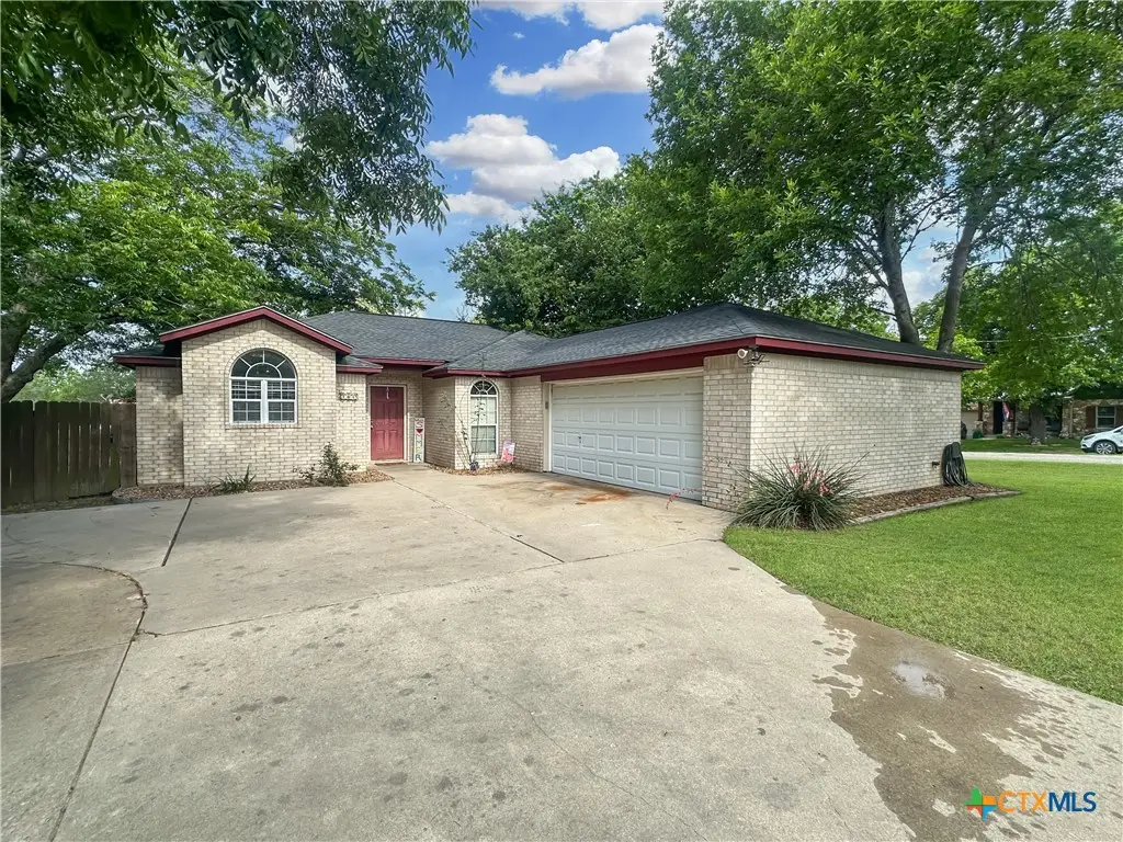 704 S Market Street, Flatonia, TX 78941 - #1