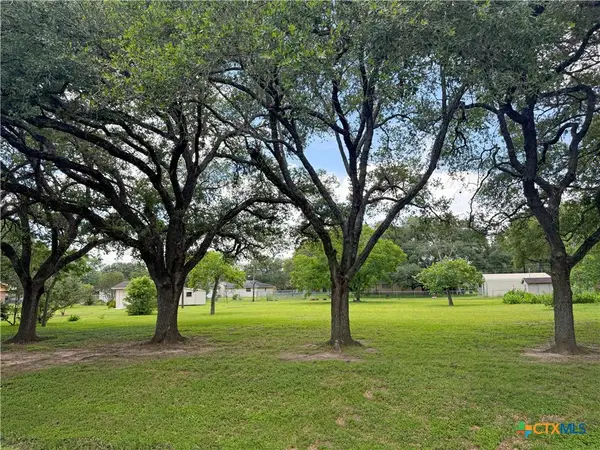 404 Blyth Road, Victoria, TX 77904