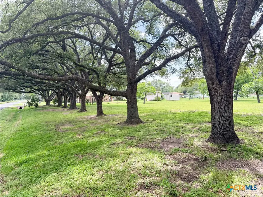 404 Blyth Road, Victoria, TX 77904 - #2