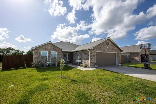 202 Quarry Lane, Cuero, TX 77954