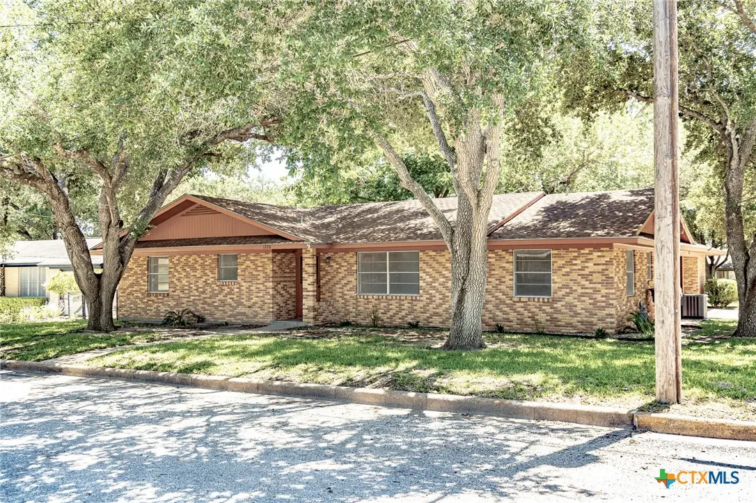 1220 N Avenue I, Shiner, TX 77984 - #1