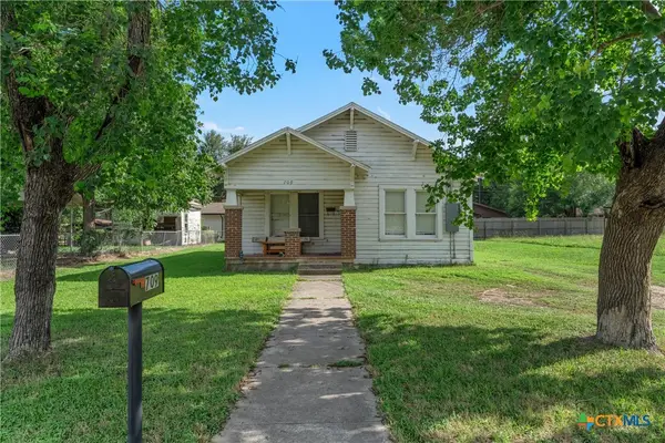 709 E 18th Street, Cameron, TX 76520