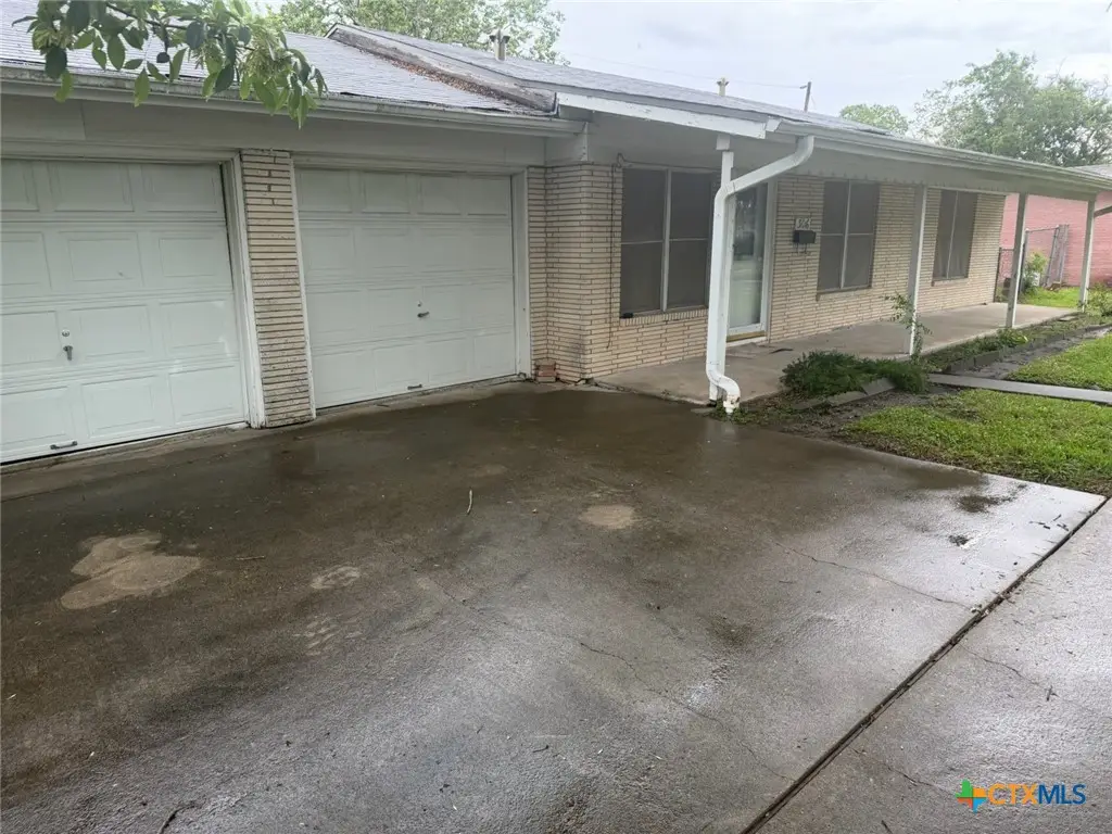 306 Avalon Avenue, Port Lavaca, TX 77979 - #1