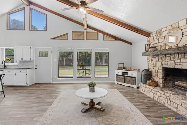 122 Twin Oak Road, Seguin, TX 78155