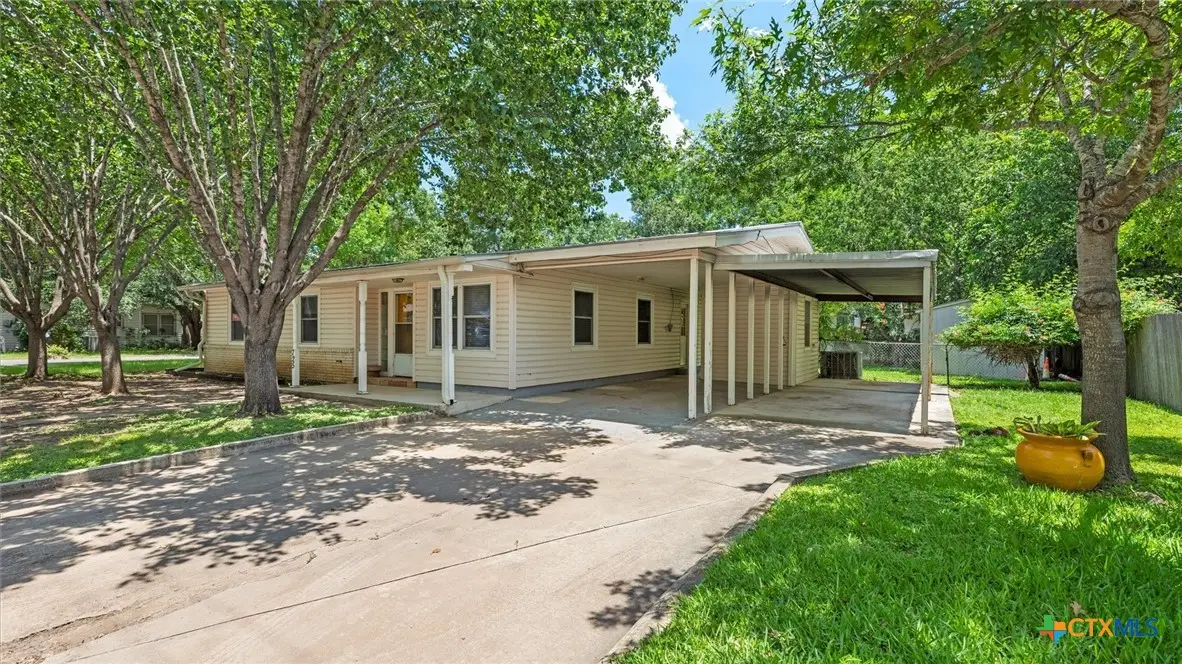 725 W Klingemann Street, New Braunfels, TX 78130 - #1