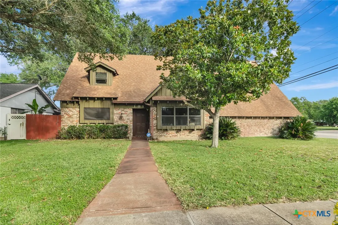 101 N Crescent Drive, Victoria, TX 77901 - #1