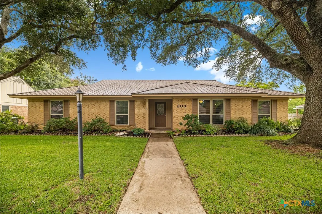 208 Berkshire Lane, Victoria, TX 77904 - #1