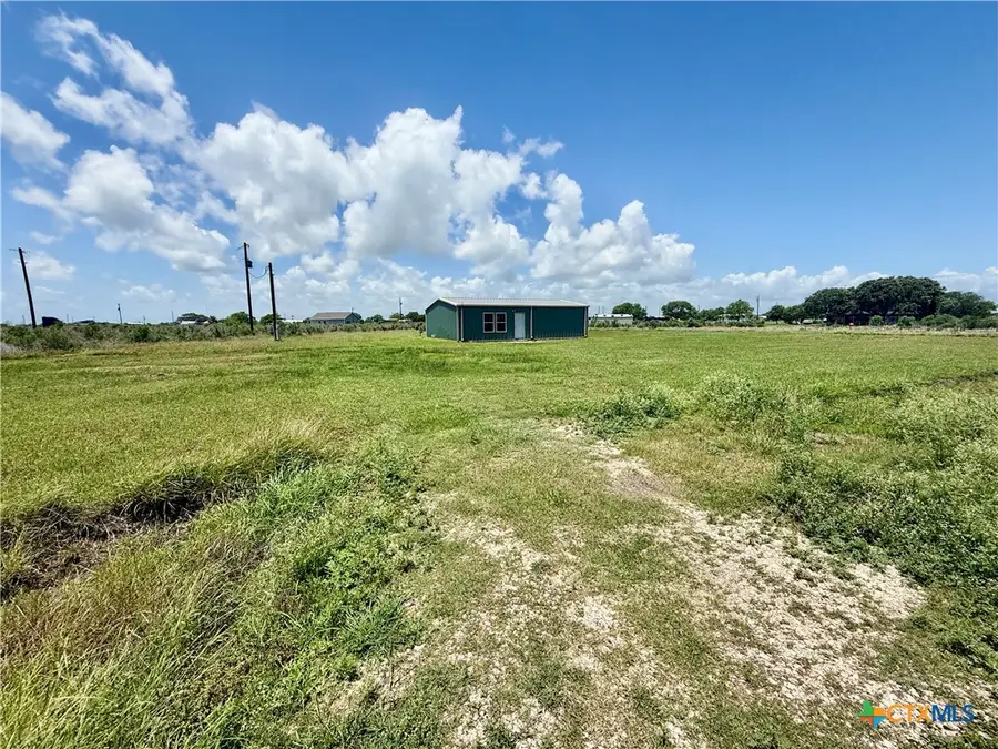 422 N Quailrun Avenue, Port Lavaca, TX 77979 - #3