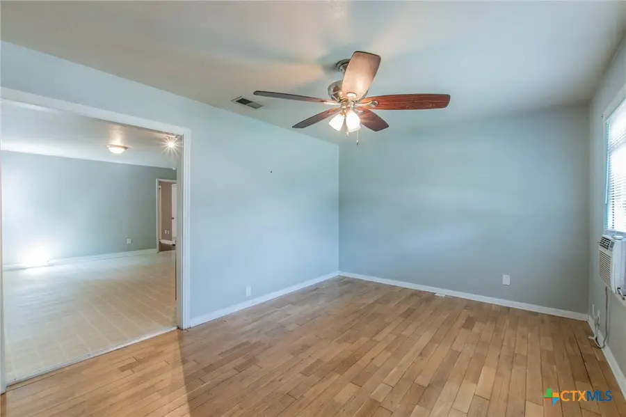 211 W 14th Avenue, Belton, TX 76513 - #2