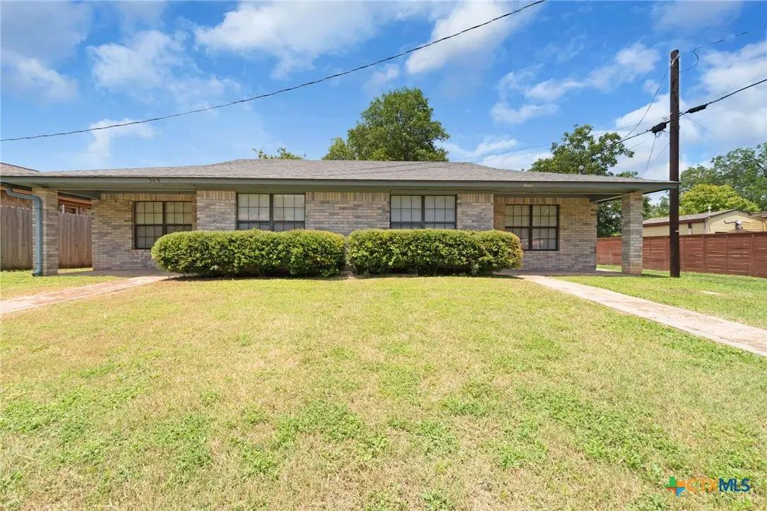 307/309 W 2nd Street, Lampasas, TX 76550 - #1