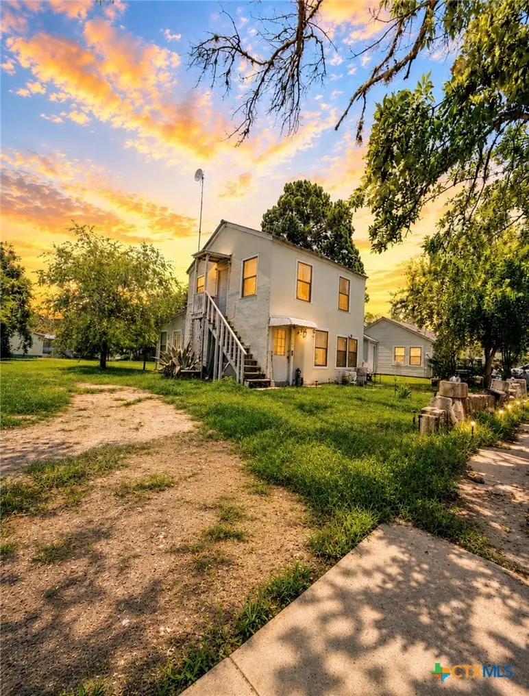 409 N Avenue D, Waelder, TX 78959 - #1