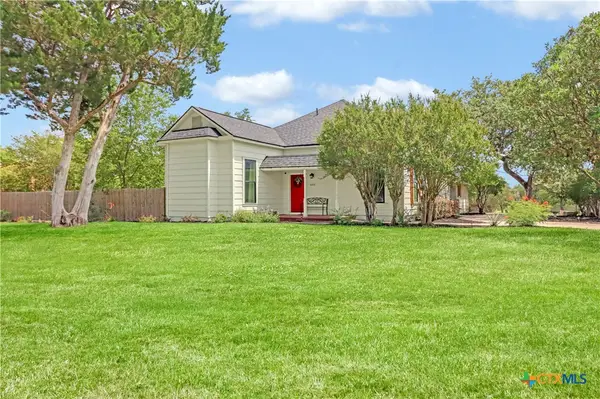 605 E Donegan Street, Seguin, TX 78155