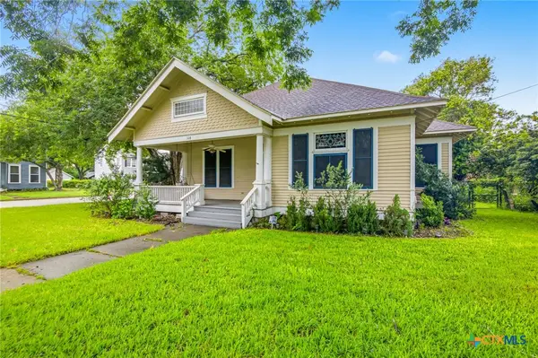 108 W San Antonio Street, Victoria, TX 77901