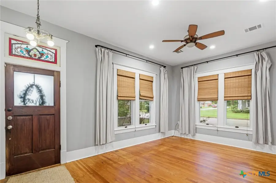 108 W San Antonio Street, Victoria, TX 77901 - #3