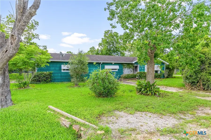 401 Kerr Street, Edna, TX 77957 - #3