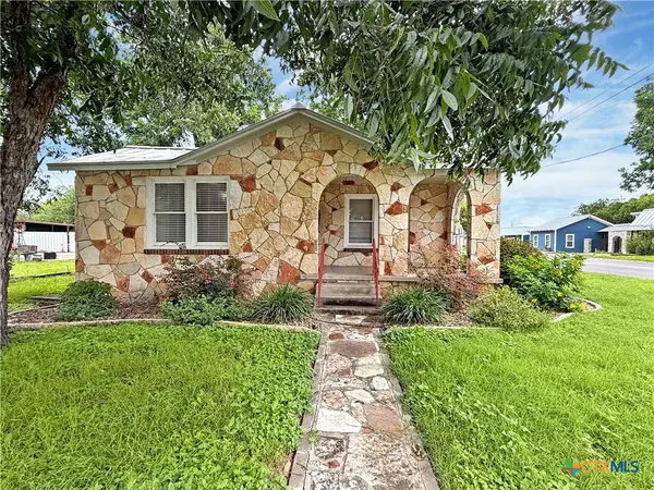 1195 W Coll Street, New Braunfels, TX 78130