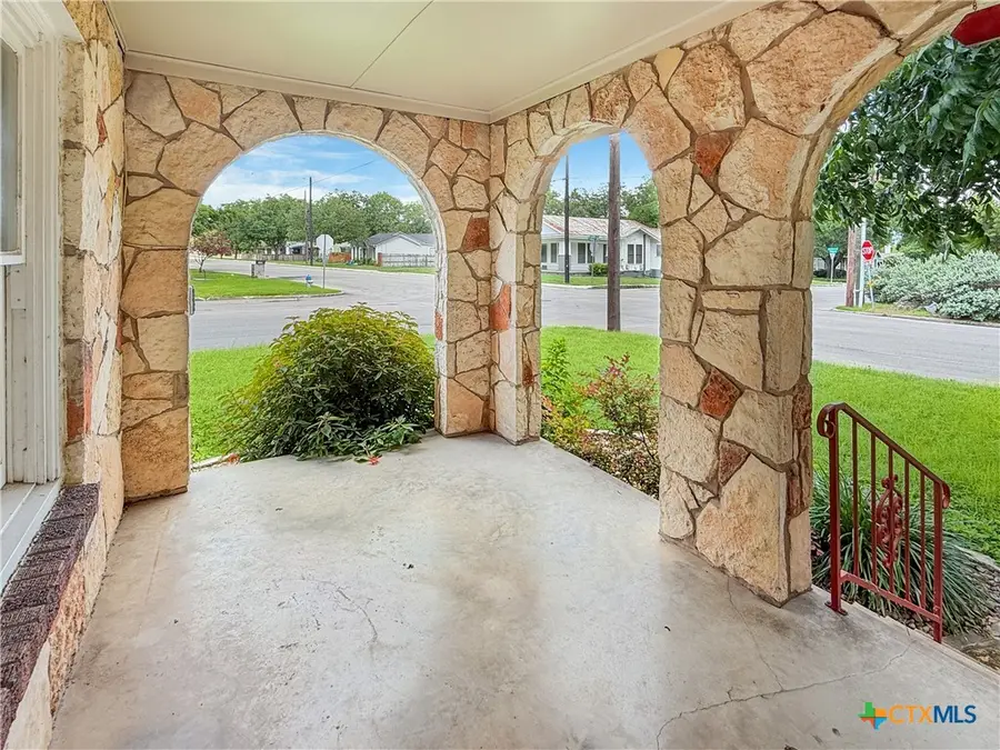 1195 W Coll Street, New Braunfels, TX 78130 - #2