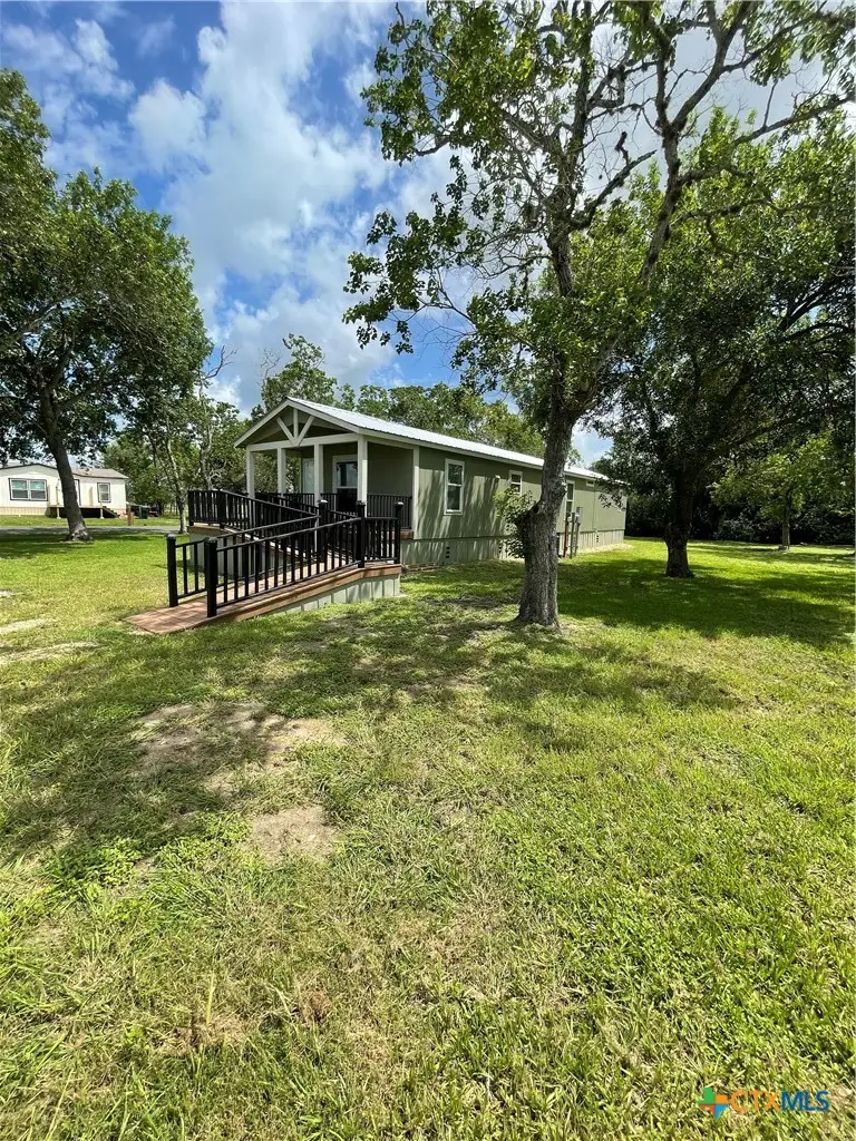 908 N Colorado Street, Edna, TX 77957 - #3