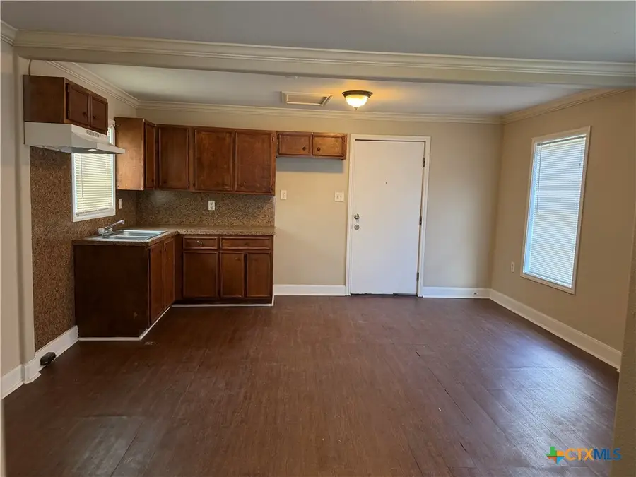 801 E Park Avenue, Victoria, TX 77901 - #3