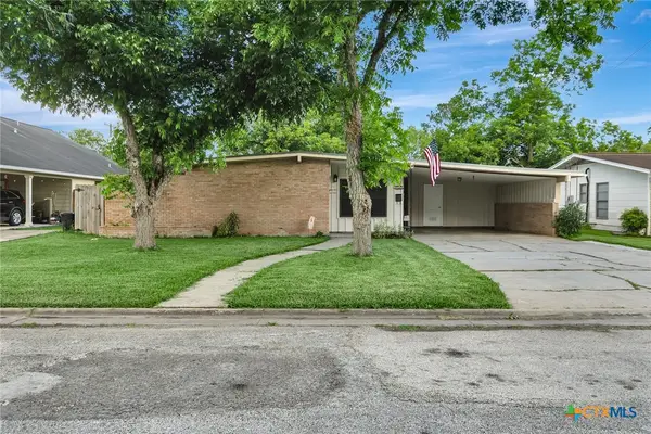 2301 E Walnut Ave, Victoria, TX 77901