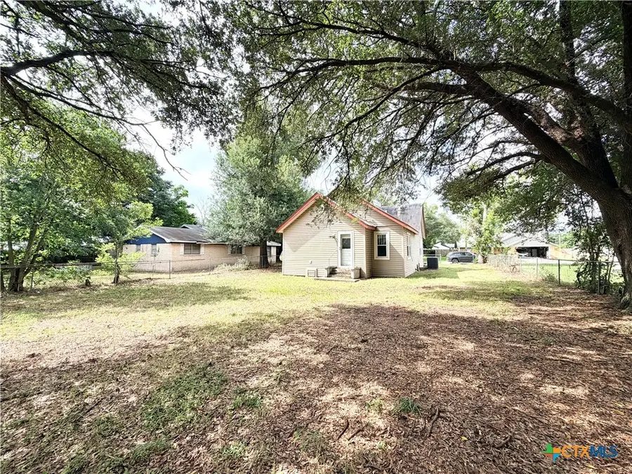 702 E 18th Street, Cameron, TX 76520 - #3