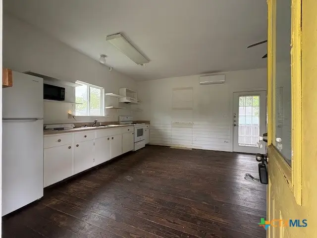 1017 W Nueces Street, Victoria, TX 77901 - #3