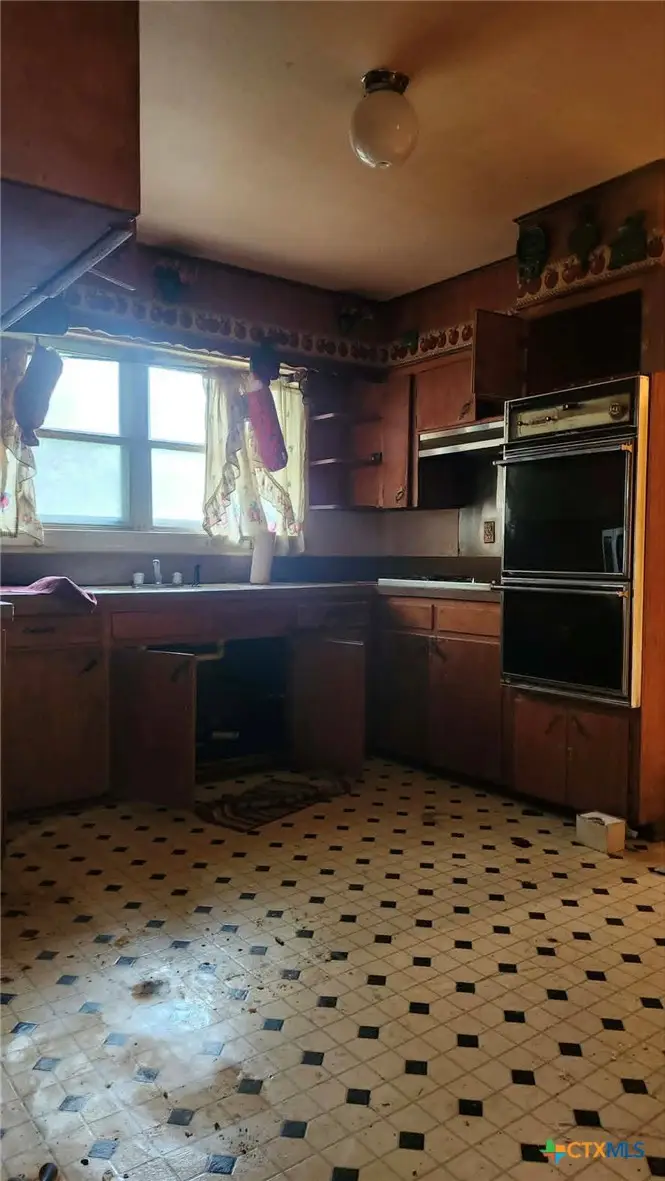 801 S 11th Street, Copperas Cove, TX 76522 - #3