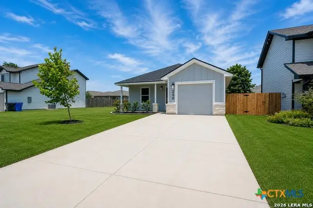 240 W Martindale St, Seguin, TX 78155 - #1