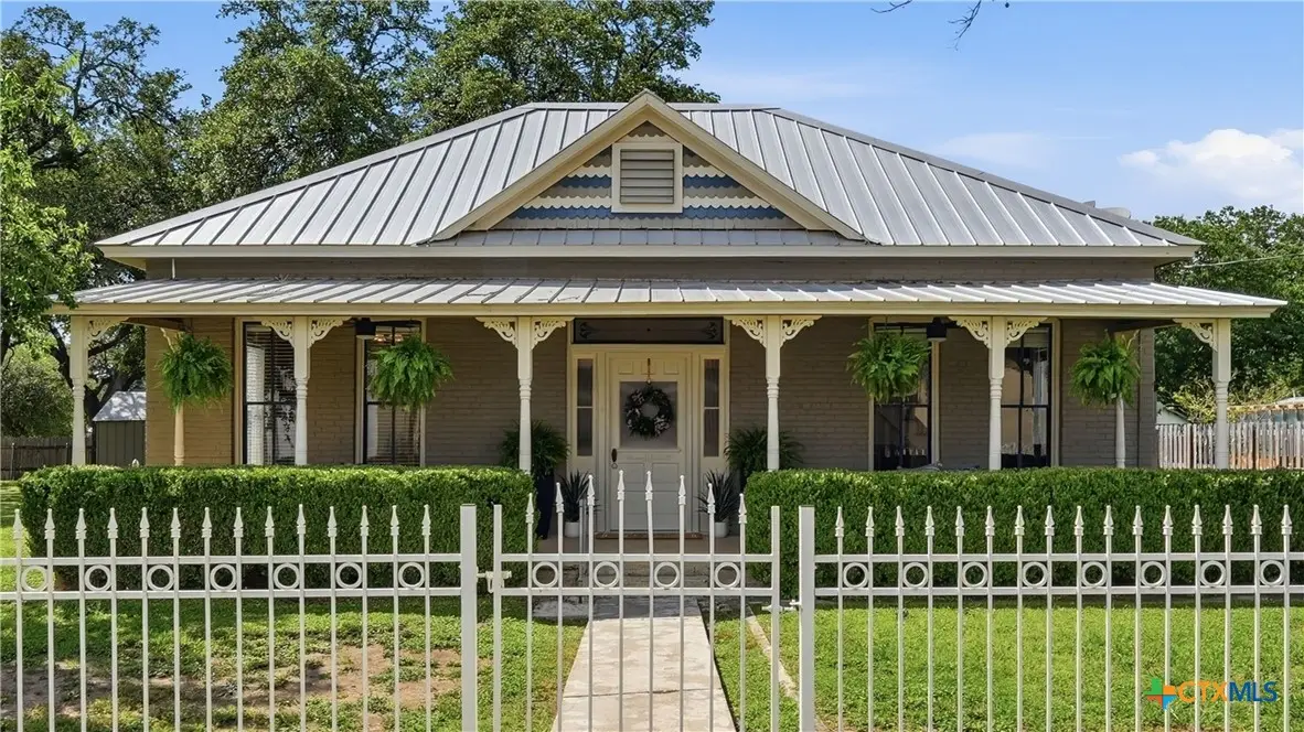 431 E Commerce Street, New Braunfels, TX 78130 - #1