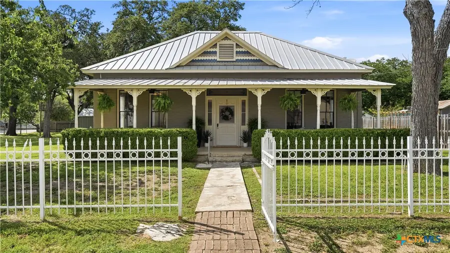 431 E Commerce Street, New Braunfels, TX 78130 - #2