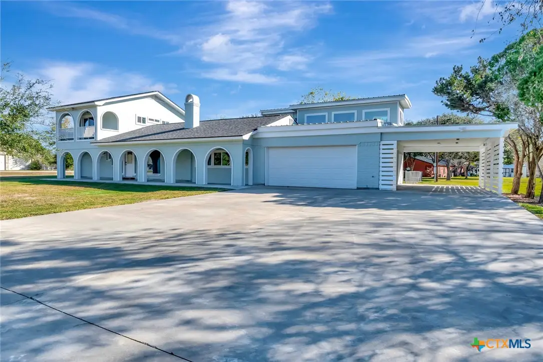 445 Lakeshore Drive, Victoria, TX 77905 - #1