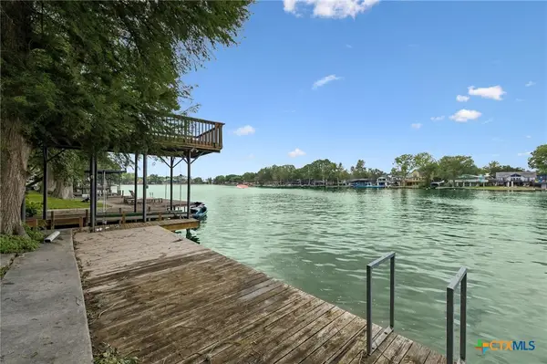 1307 Terminal Loop Road, McQueeney, TX 78123