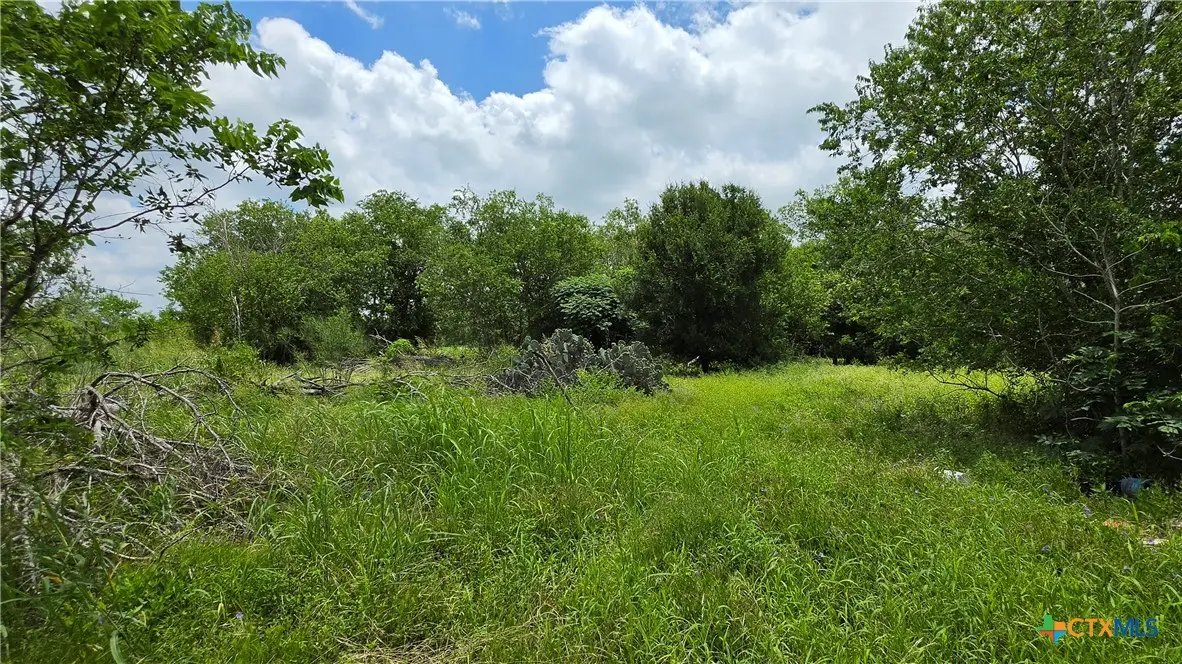 2127 E Us Highway 90, Seguin, TX 78155 - #1