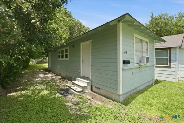 618 E Ireland Street, Seguin, TX 78155