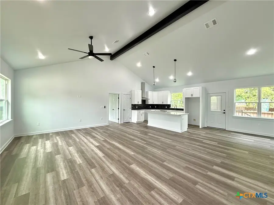 501 Walnut St, Yoakum, TX 77995 - #3
