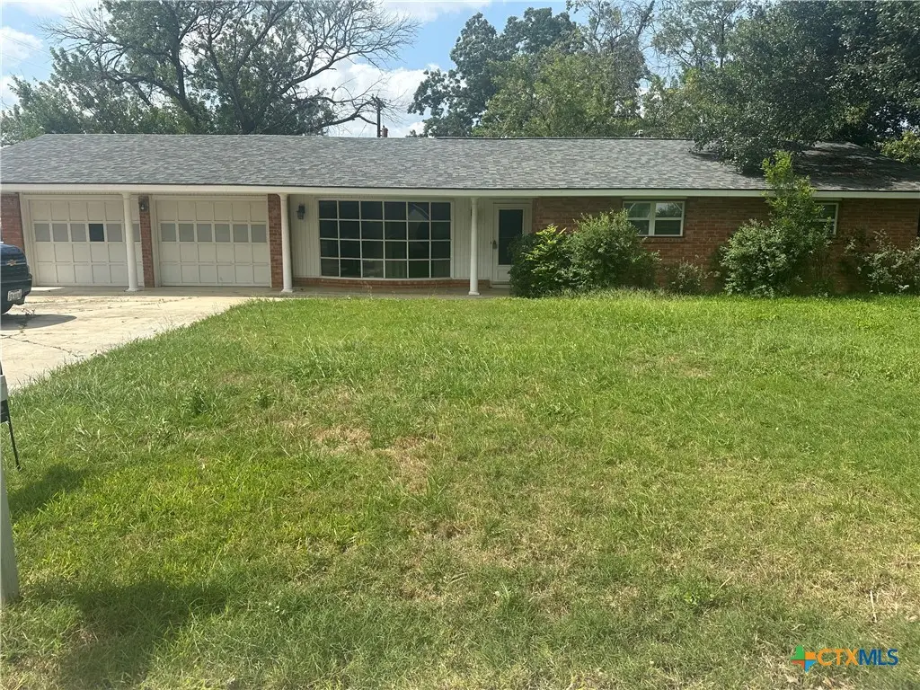 1302 E Canary Ln. Street, Seguin, TX 78155 - #1