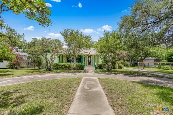 1019 E Gonzales Street, Yoakum, TX 77995