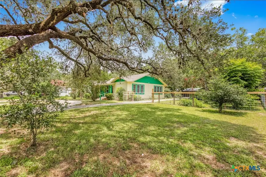 1019 E Gonzales Street, Yoakum, TX 77995 - #3