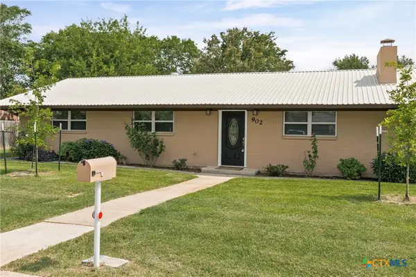 902 E Pam Street, Little River Academy, TX 76554