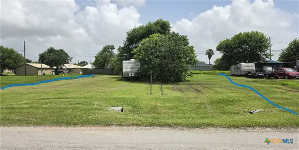 711-717 W Broadway Avenue, Seadrift, TX 77983