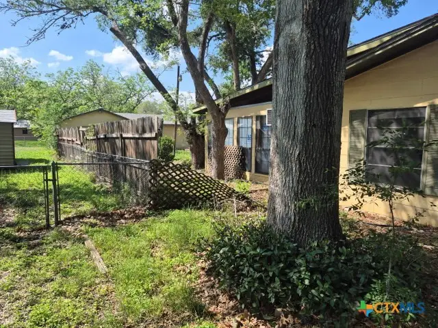 404 Svoboda Street, Yoakum, TX 77995 - #3