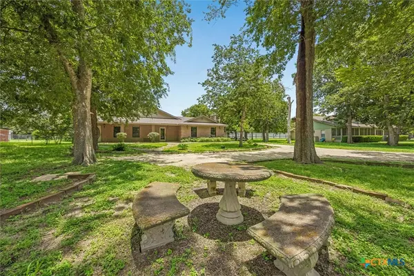 1024 Terminal Loop Road, McQueeney, TX 78123