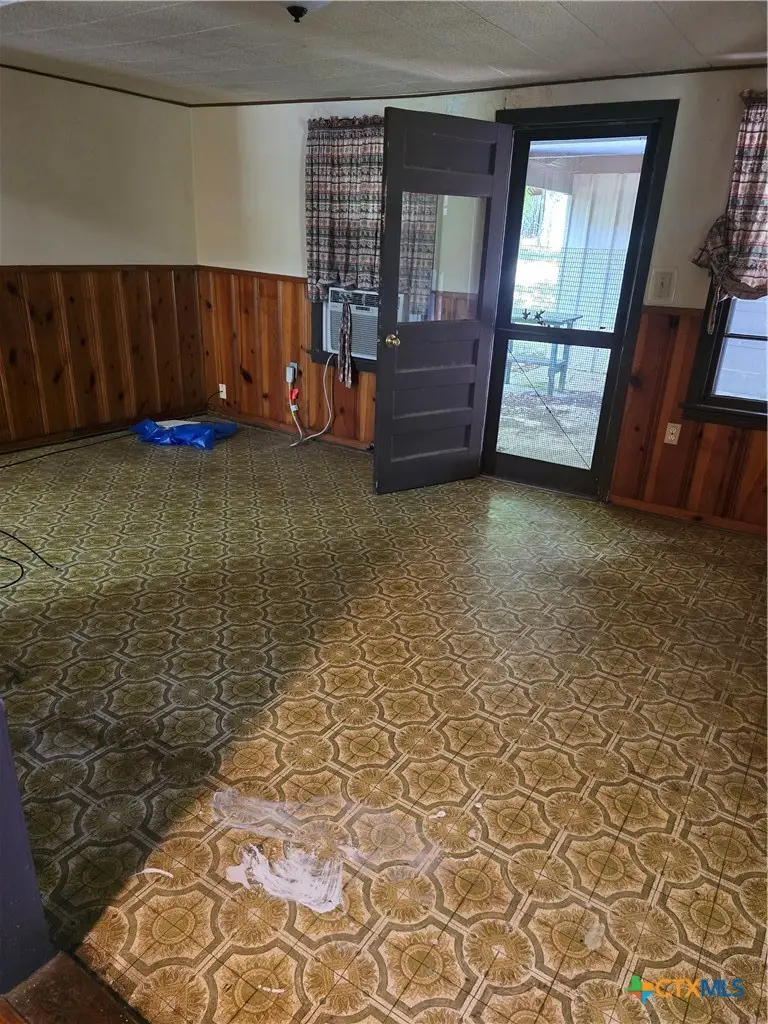 1410 N Beal Street, Belton, TX 76513 - #2