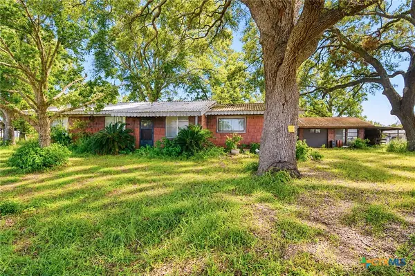 194 Club Drive, Victoria, TX 77905