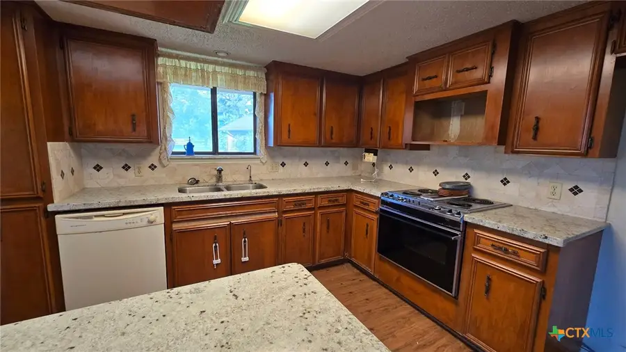 996 Carefree Drive, Victoria, TX 77905 - #2