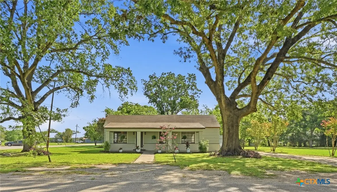 101 Bowie Street, Martindale, TX 78655 - #1