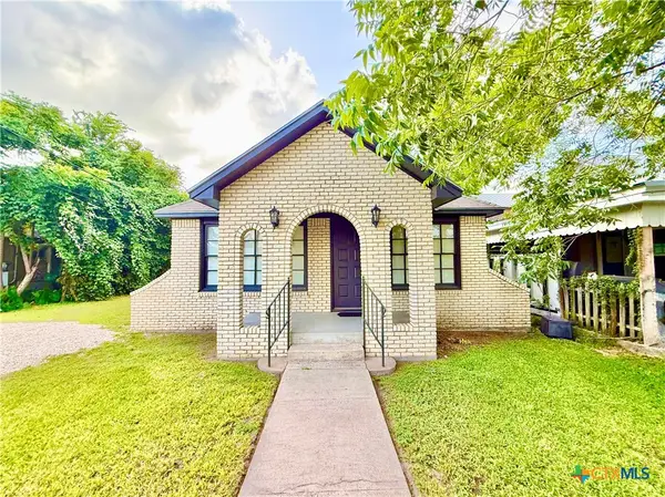 404 W Brackenridge Street, Edna, TX 77957