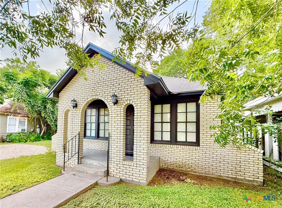 404 W Brackenridge Street, Edna, TX 77957 - #2